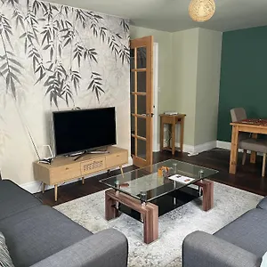 Comfortable Two Bedroom Modern , London Großbritannien