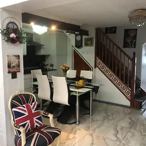 Cheerful 4 Bedroom House With Garden Free Parking Londres